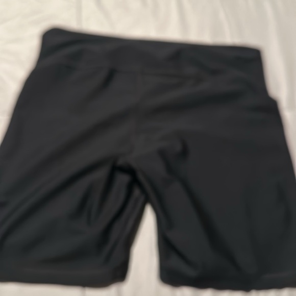 Excellent condition under Armour bike shorts - Picture 2 of 2